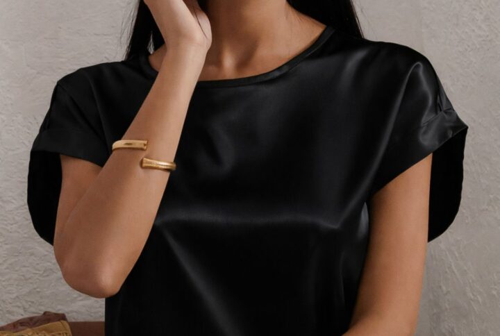 T-shirt LOVEANDBRA in satin effetto raso nero elegante donna