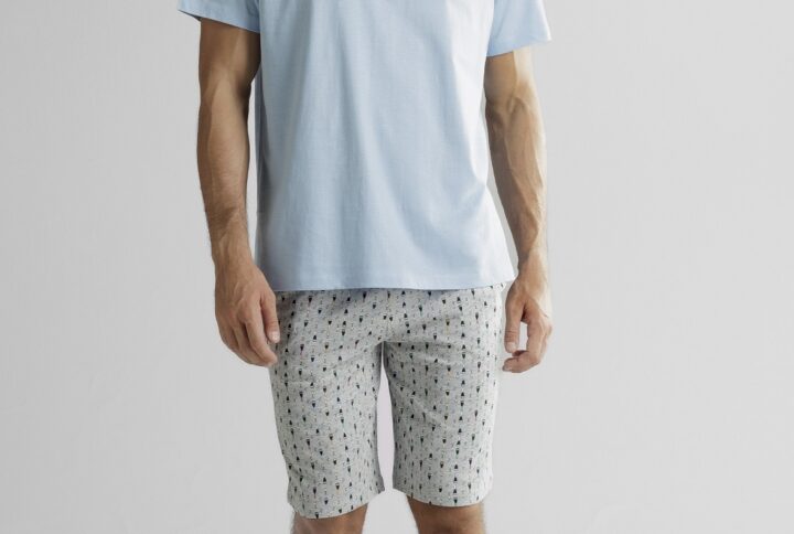 Pigiama corto uomo cotone Officina 45 Bellagioia con maglia celeste e pantaloncino grigio fantasia