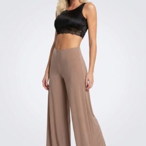 Modella Indossa Pantalone Loungewear Donna Loveandbra Tessuto Frappé