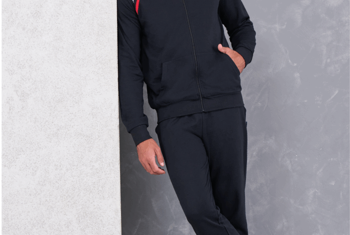 Uomo con Tuta Homewear NAVIGARE nera con zip e bande colorate