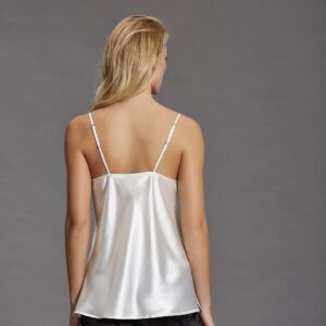 modella indossa top sottogiacca in raso effetto seta con spalline regolabili ANDRA - retro