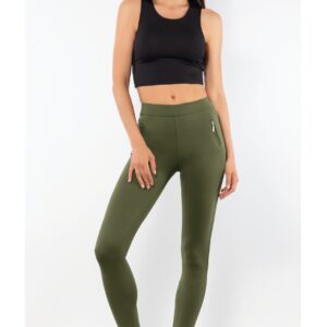 modella con leggings traspirante in cotone GLADYS verde con finte tasche