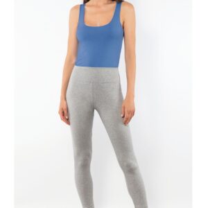 Modella con leggings pancia piatta GLADYS grigi in cotone