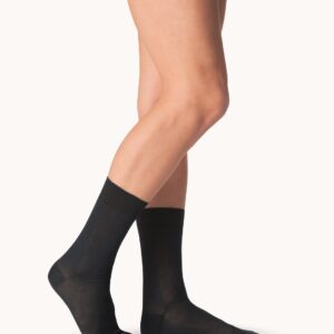 calza elegante da uomo Pezzini in filo di Scozia indossata
