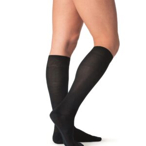 calza lunga uomo in filo di Scozia Pezzini Perfetto nera indossata