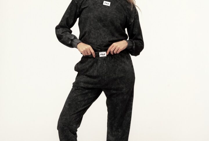 Tuta homewear donna felpata FILA nera con effetto washed