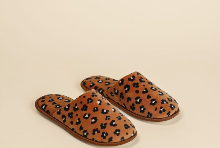 pantofola donna in ciniglia Noidinotte marrone con stampa animalier
