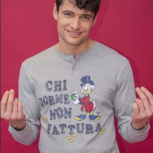pigiama uomo zio paperone chi dorme non fattura primo piano maglia