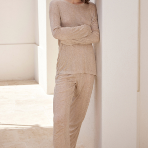 Completo loungewear JADEA in tessuto pointelle con maglia e pantalone senza polsini. - COLORE NOCCIOLA