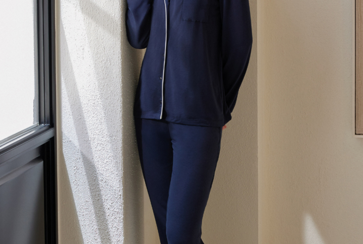 Pigiama aperto JADEA stile camicia con bordino a contrasto e pantalone dritto. - BLU