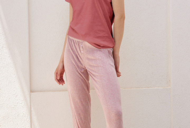 Completo loungewear JADEA pointelle con t-shirt a manica corta e pantalone lungo. - COLOEW CAMELIA