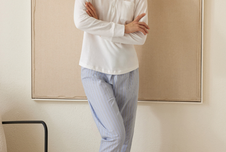 Pigiama lungo JADEA con maglia in jersey di cotone e pantalone in tela di cotone. - COLORE BIANCO