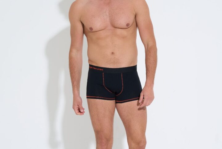 Boxer uomo cotone SERGIO TACCHINI nero elasticizzato indossato vestibilità aderente