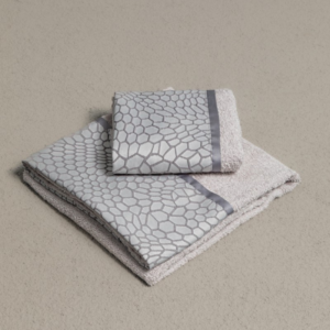 Set asciugamani Battaglia Classico Italiano Bao viso e ospite in pura spugna di cotone con bordo jacquard geometrico e piattina in raso. - Colorazione Perla