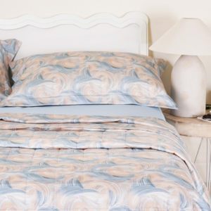Completo letto Neith Tosca in raso satin di cotone 300 TC con stampa digitale.
