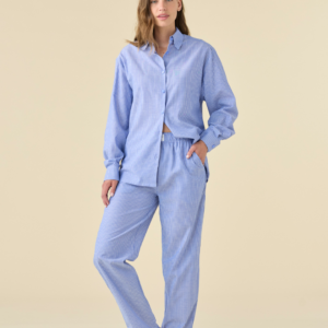 Pigiama donna in cotone NOIDINOTTE composto da camicia a maniche lunghe con bottoni e pantalone lungo con tasche.