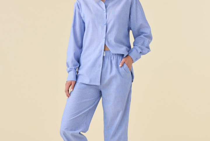 Pigiama donna in cotone NOIDINOTTE composto da camicia a maniche lunghe con bottoni e pantalone lungo con tasche.