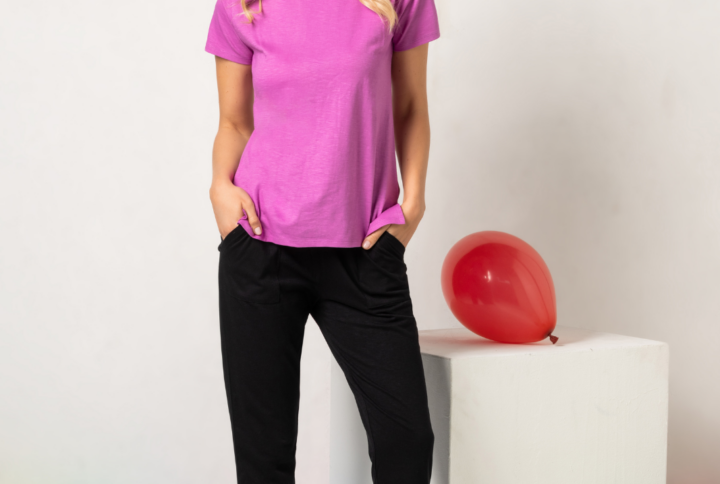 Pigiama donna SIèLEI con maglia girocollo a manica corta e pantalone lungo.