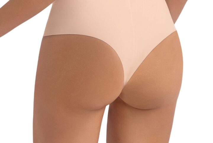 Dettaglio vestibilità della culotte brasiliana vita alta invisibile SIèLEI color carne microfibra senza cuciture