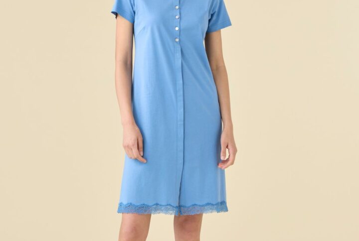camicia da notte in cotone con pizzo NOIDINOTTE azzurra manica corta con bottoni