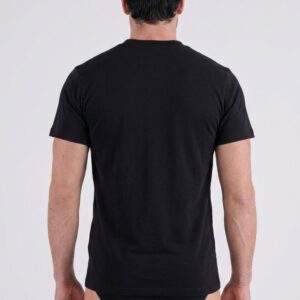 Modello indossa T-shirt uomo Navigare in cotone pettinato