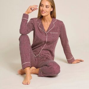 Modella indossa Jadea Pigiama Donna Aperto in Caldo Cotone