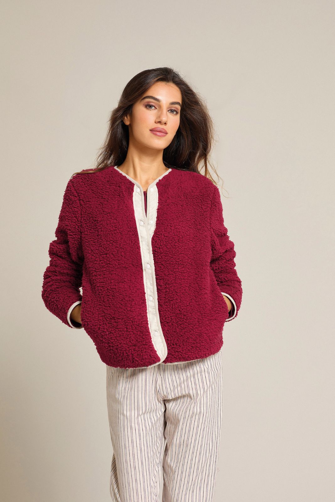 Jadea Giacca Homewear con Tasche e Profili a Contrasto